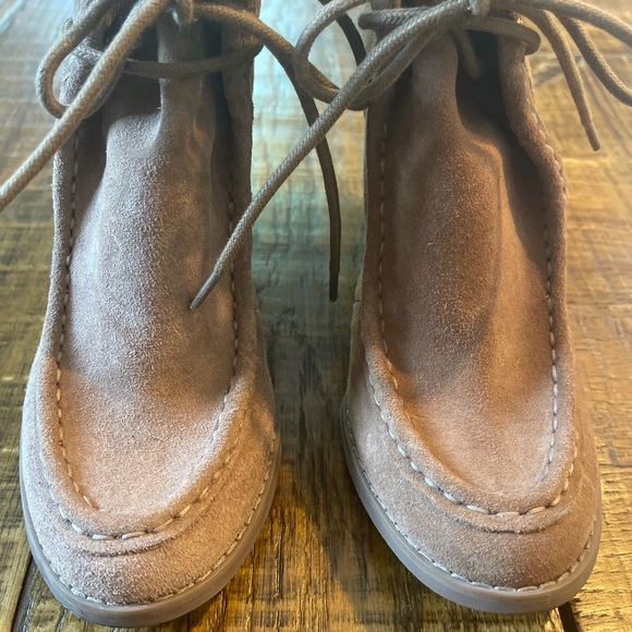 Lucky Brand Tan Wedged Leather Booties Size 38/8. EUC - Picture 5 of 11